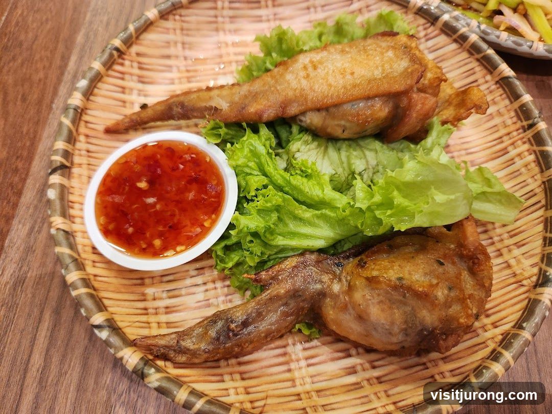 Fried Chicken Wings with Dipping Sauce