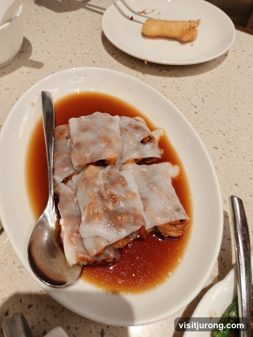 Steamed Rice Rolls with Sauce
