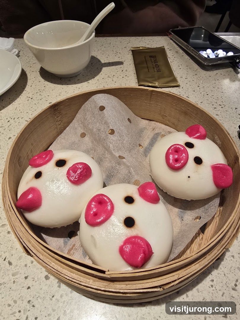 Pig-shaped steamed buns