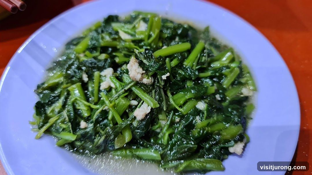 Stir-fried Water Spinach with Minced Meat