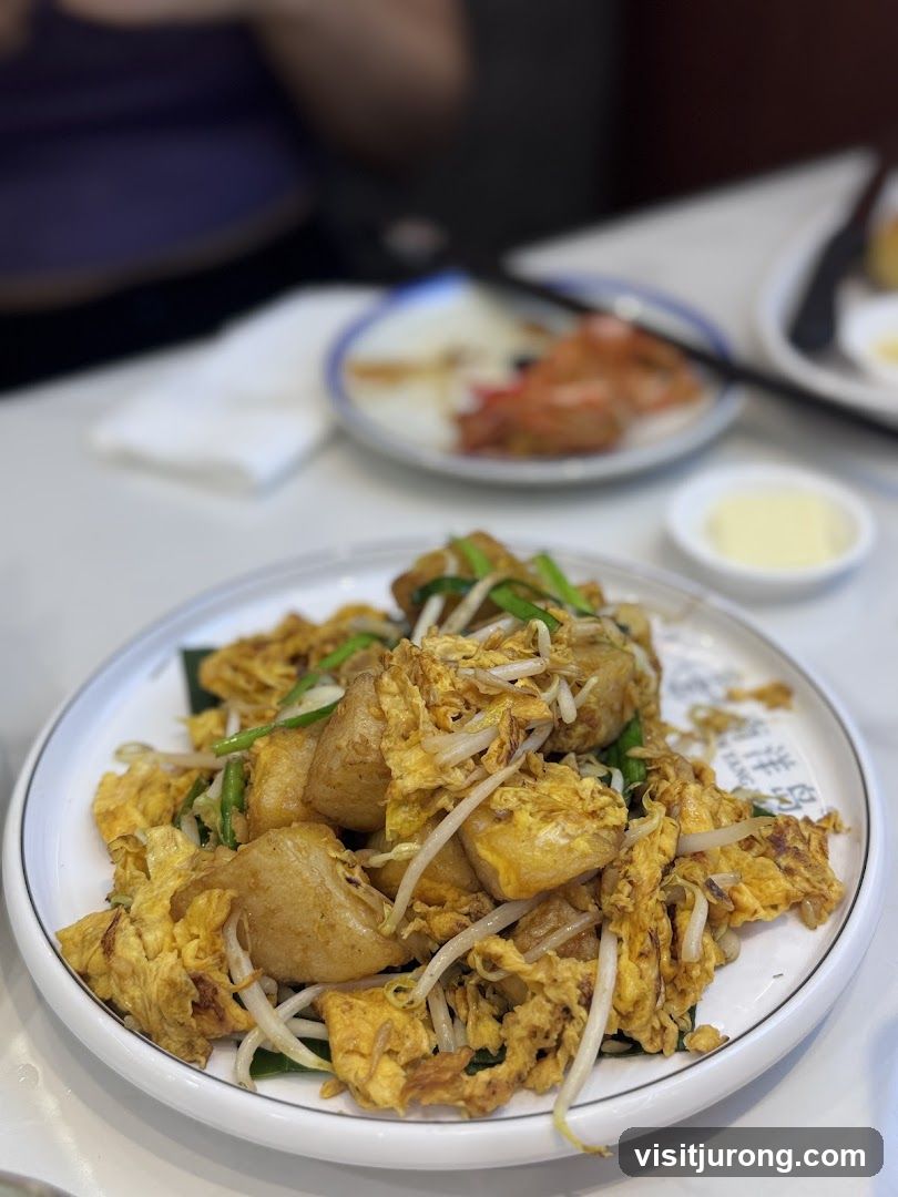 Stir-fried dish with eggs and bean sprouts