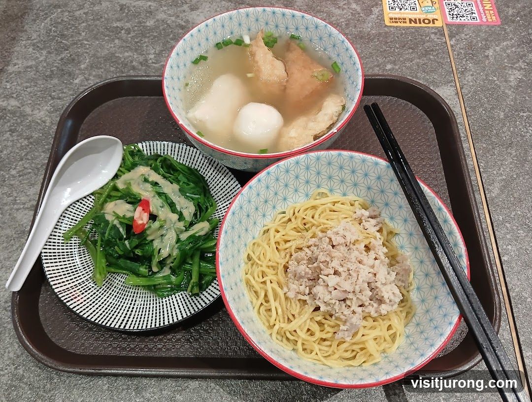 Noodles with Minced Meat and Side Dishes