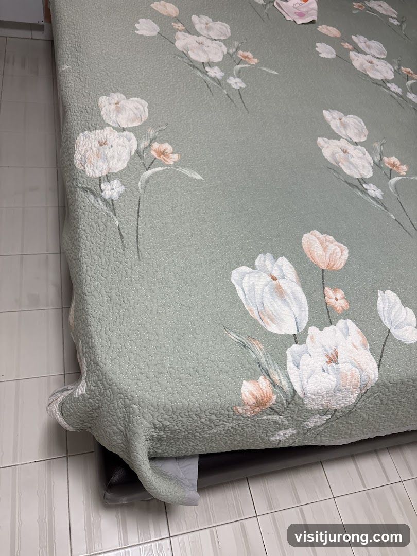 Quilted Bedspread with Floral Pattern