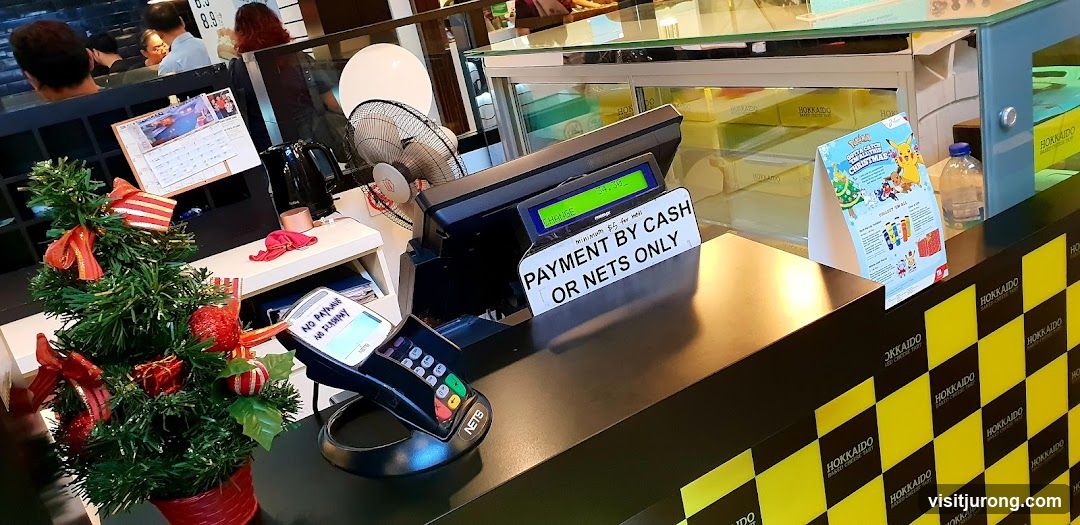 Counter with payment terminal and Christmas decorations