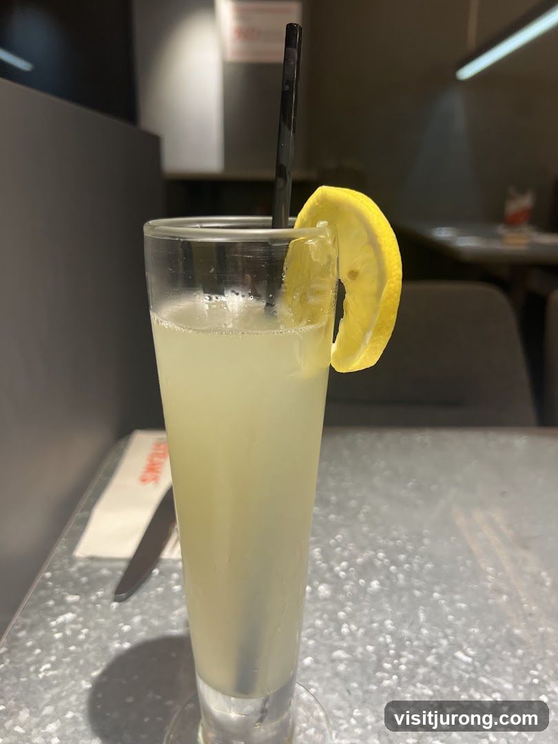 Lemonade with Lemon Slice