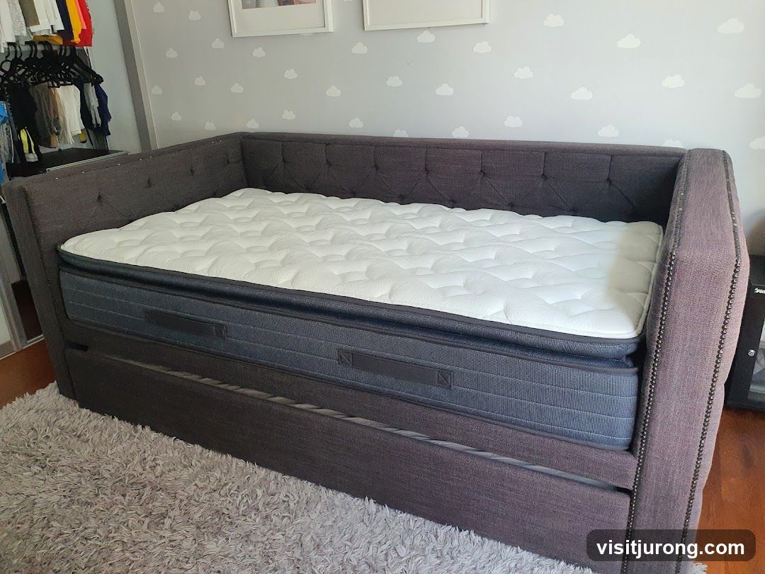 Tufted Daybed with Mattress
