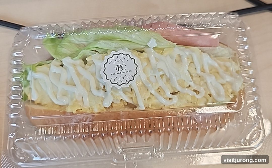 Sandwich in a clear plastic container