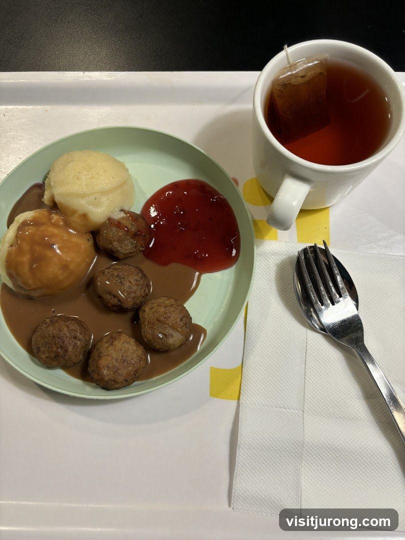 Meatballs with mashed potatoes and jam