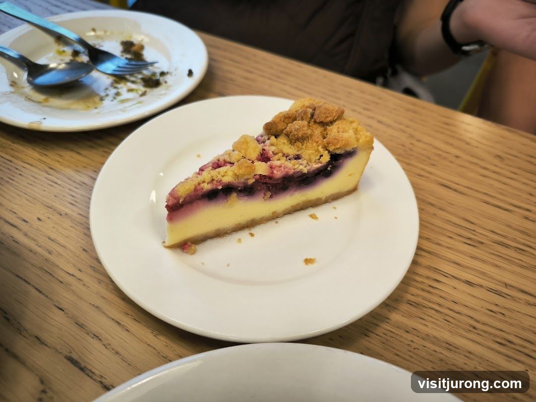 Berry Crumble Cheesecake Slice