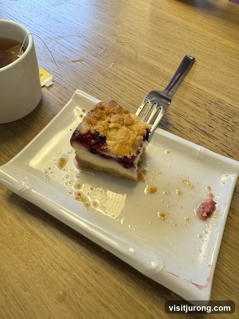 Berry Crumble Cheesecake Slice with Tea