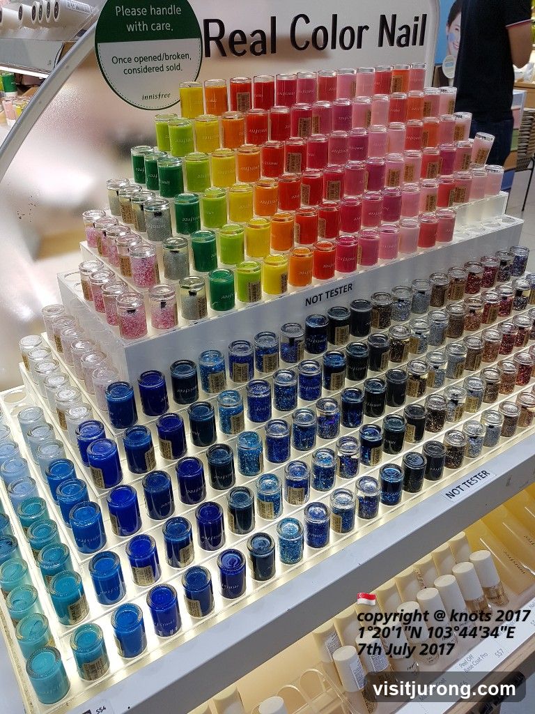 Innisfree Real Color Nail Polish Display
