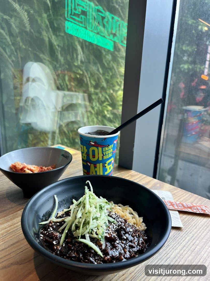 Jajangmyeon with Kimchi and Drink