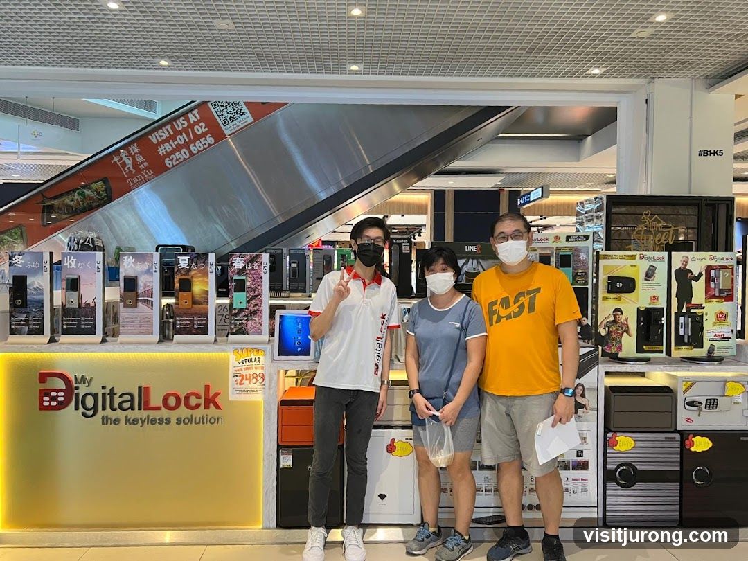 Digital Lock Store Display