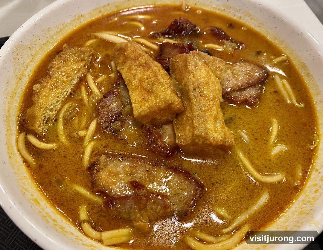 Curry Noodles with Tofu and Pork