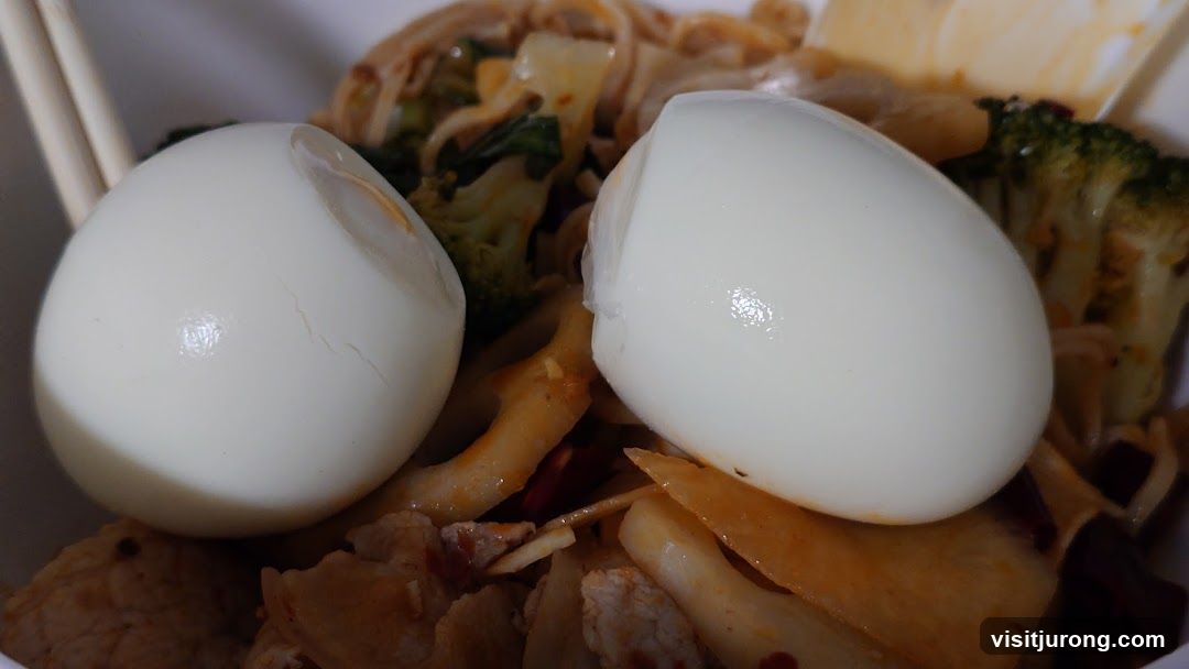 Noodles with Eggs and Broccoli