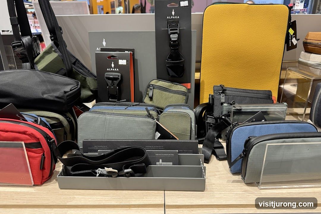 Alpaka Bags Display