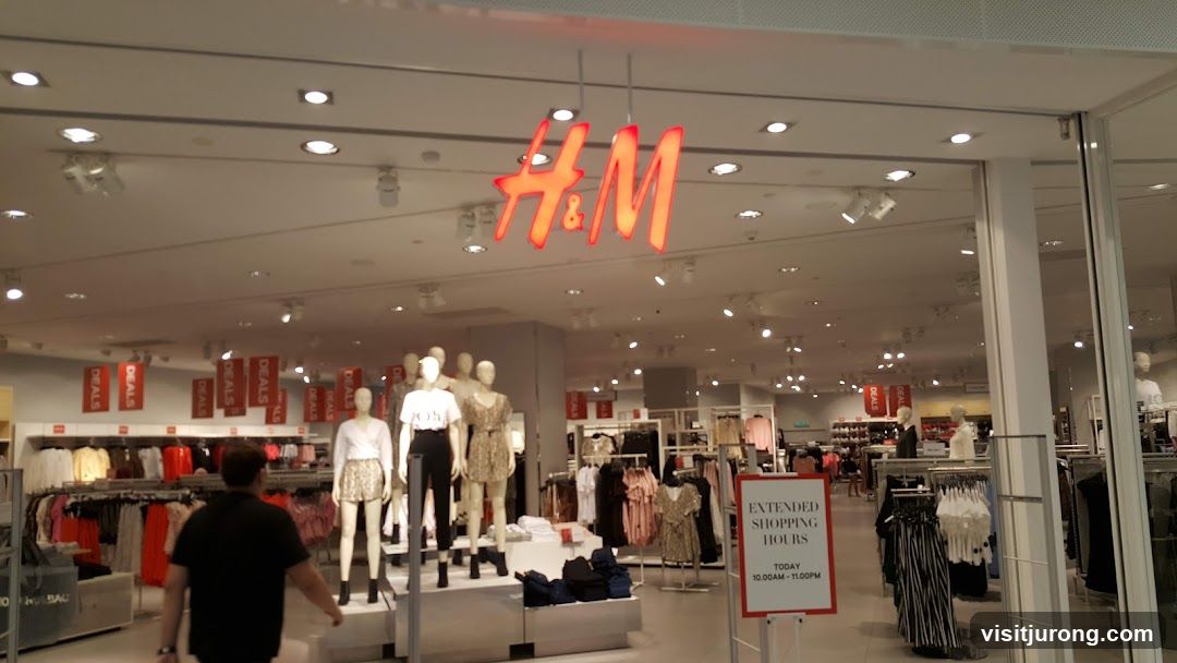 H&M Storefront