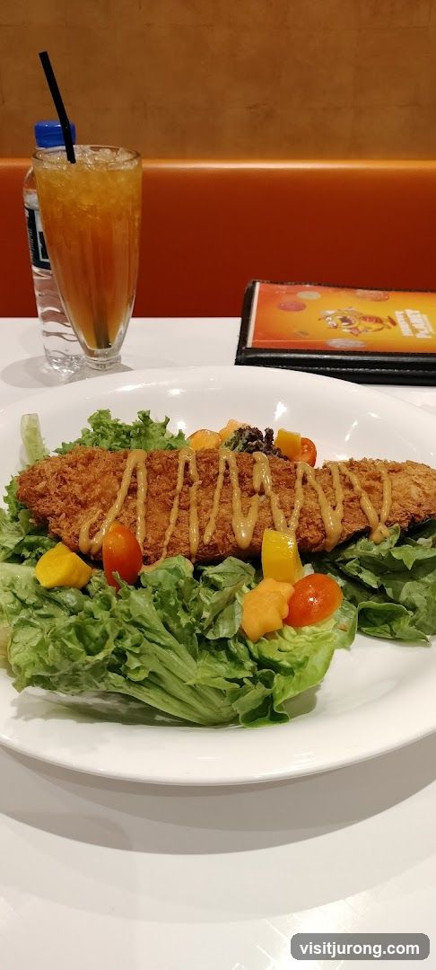 Fried Fish Salad with Drink
