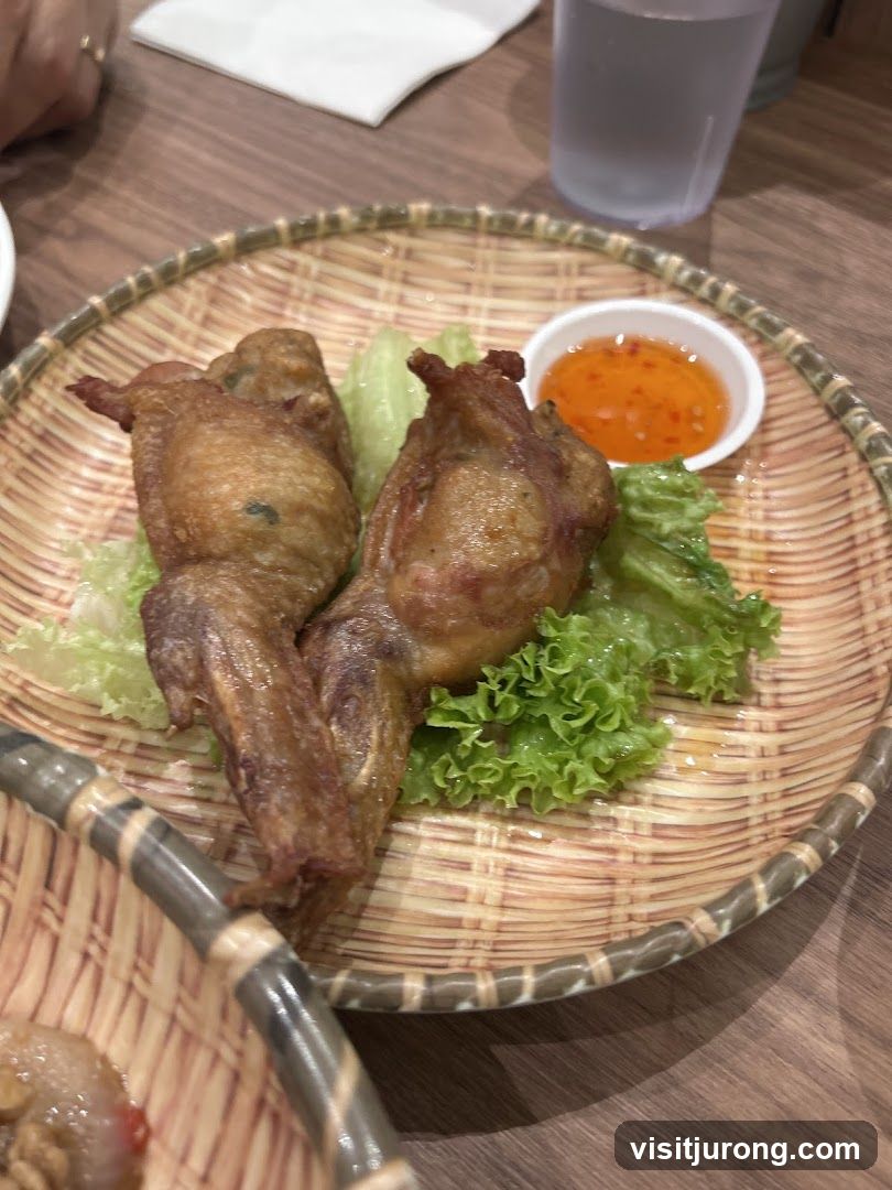 Fried Chicken Wings with Dipping Sauce
