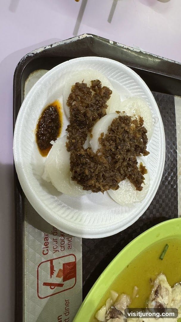 Rice cakes with topping and chili sauce