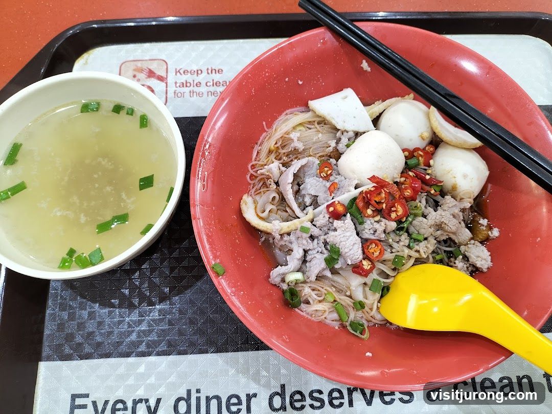 Noodle Soup with Fish Balls and Sliced Pork