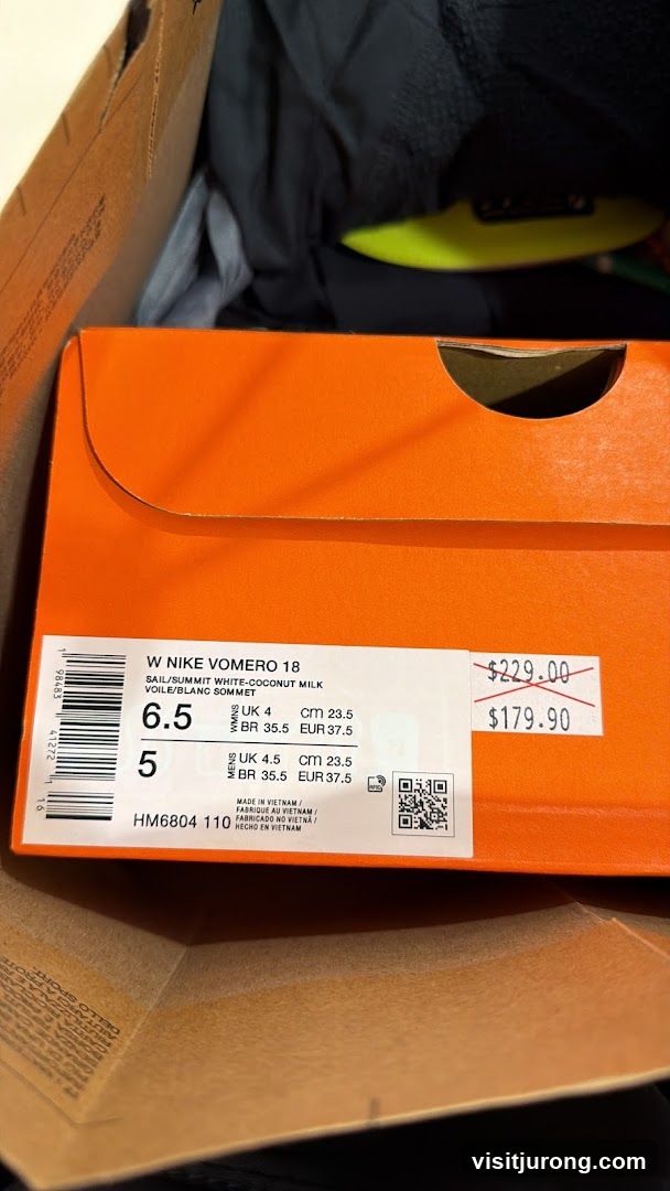 Nike Vomero 18 Shoe Box