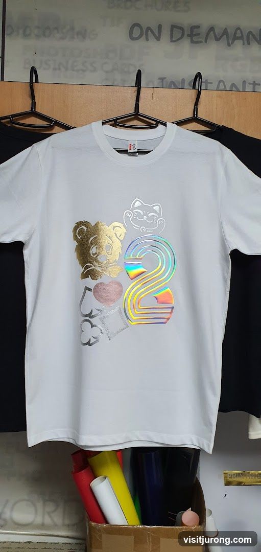 T-shirt with holographic design
