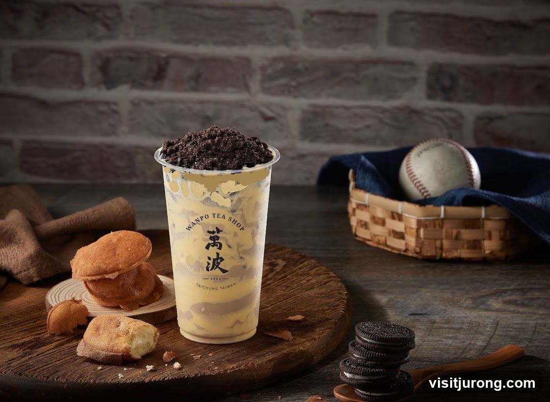 Oreo Milk Tea with Pastries