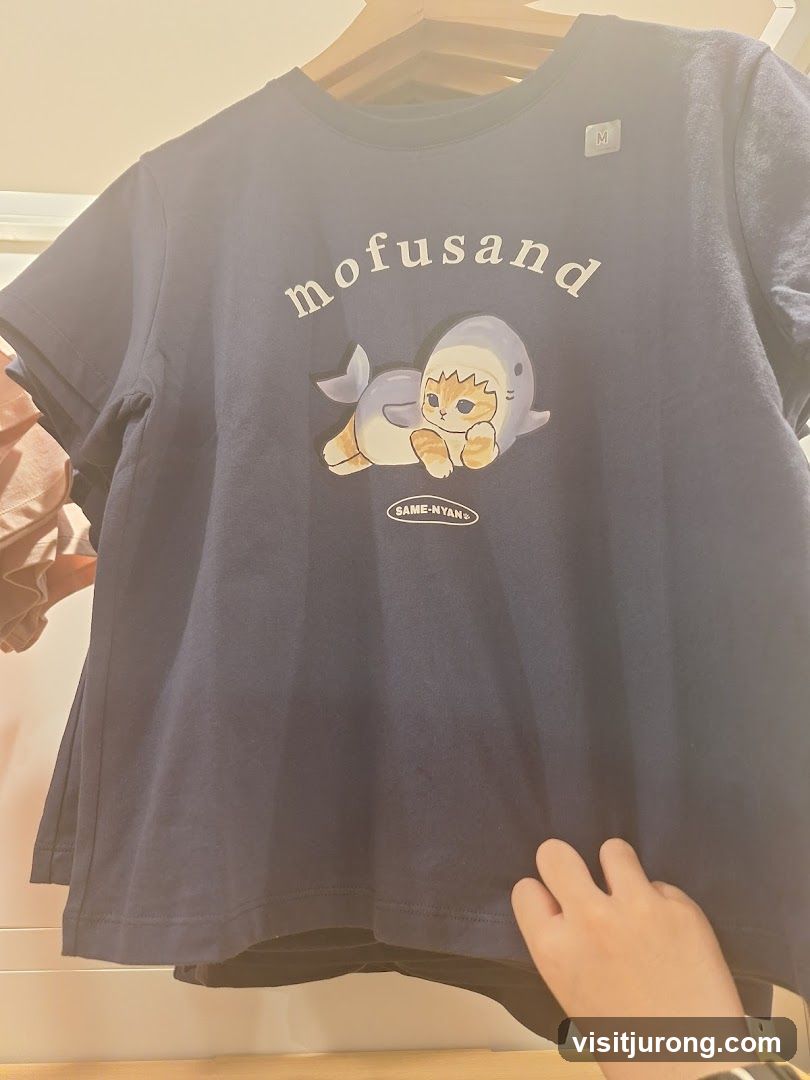 T-shirt with Mofusand graphic