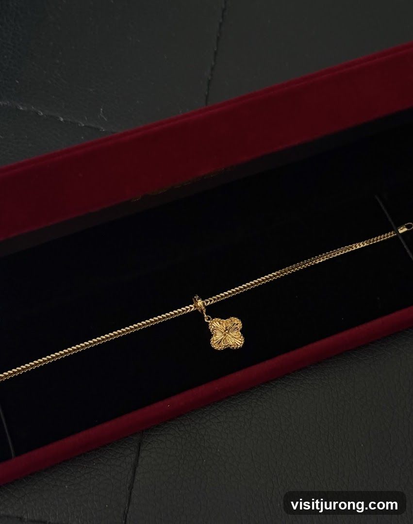 Gold Clover Pendant Necklace