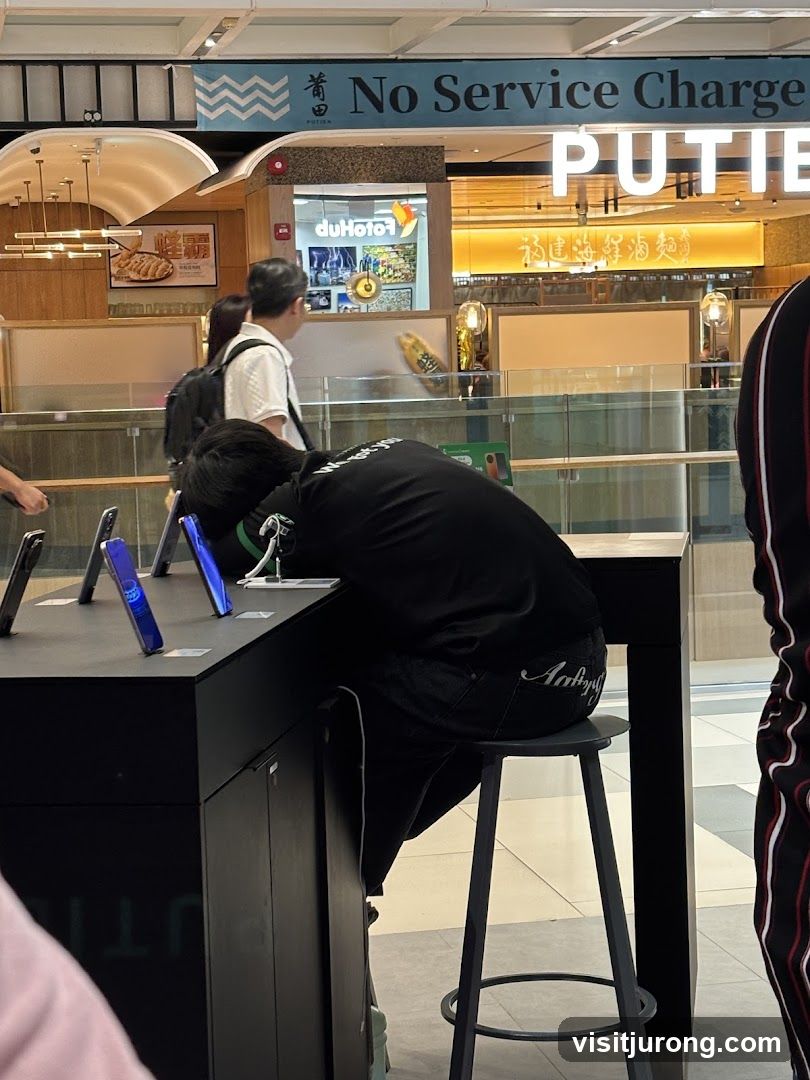 People at a food court