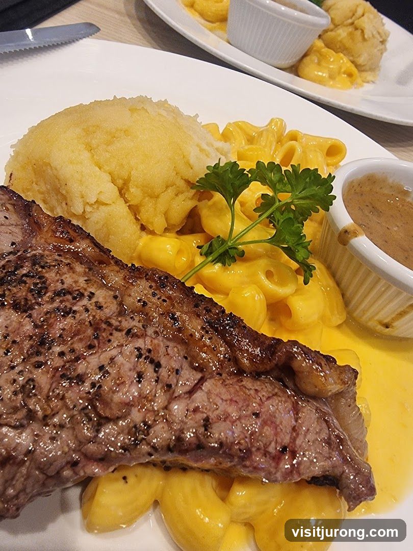 Steak with Macaroni and Cheese