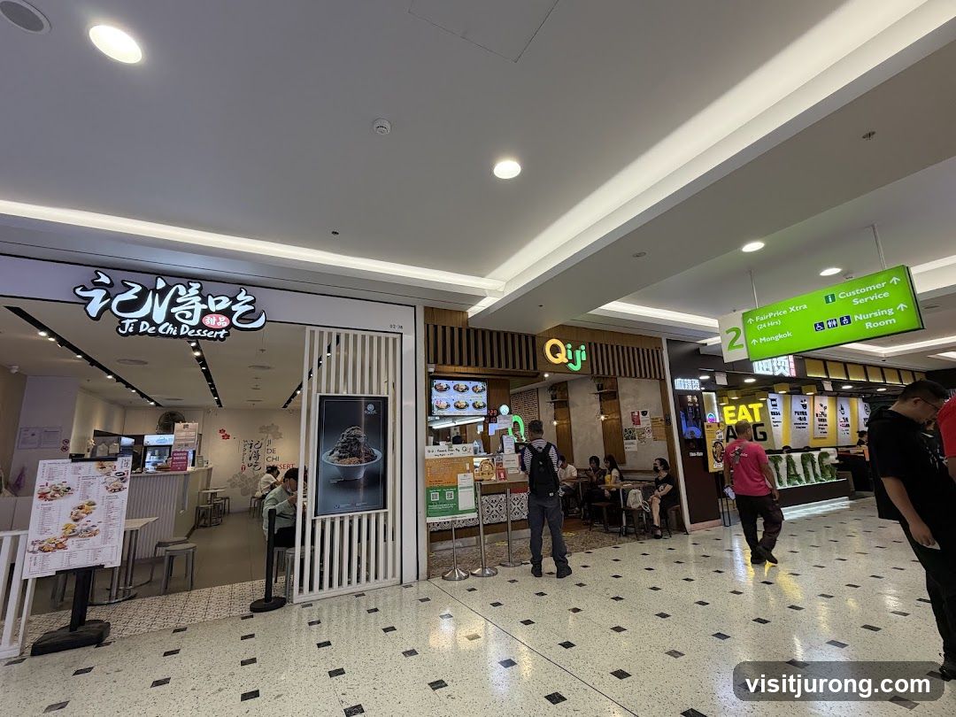 Ji De Chi Dessert and Qiji storefronts