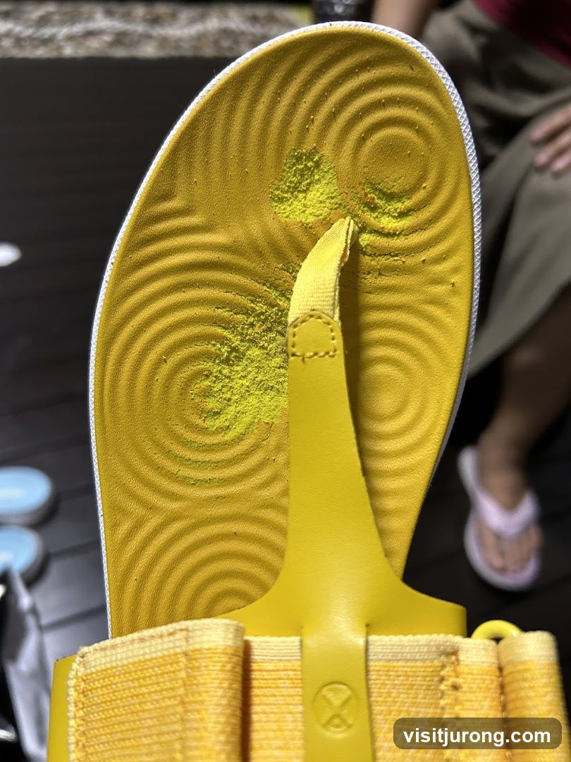 Yellow Flip-Flop with Powder