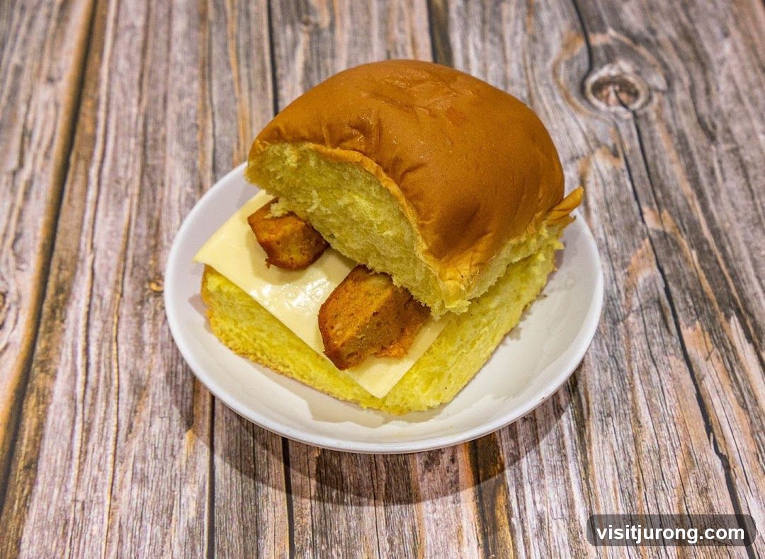 Slider with Cheese and Fried Bites