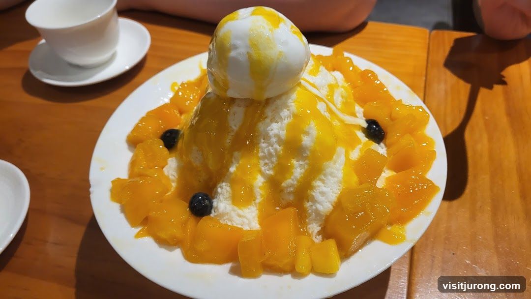 Mango shaved ice with ice cream
