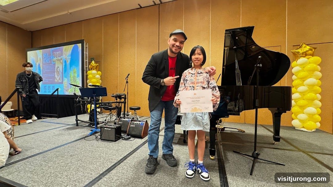 Award Ceremony with Piano Performance