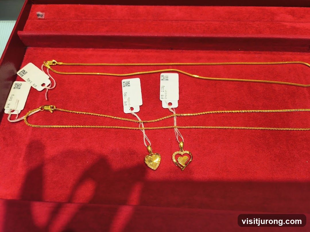 Gold Necklaces and Pendants