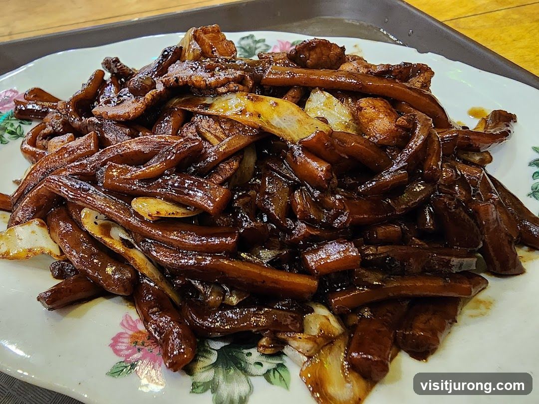 Stir-fried noodles with meat and vegetables