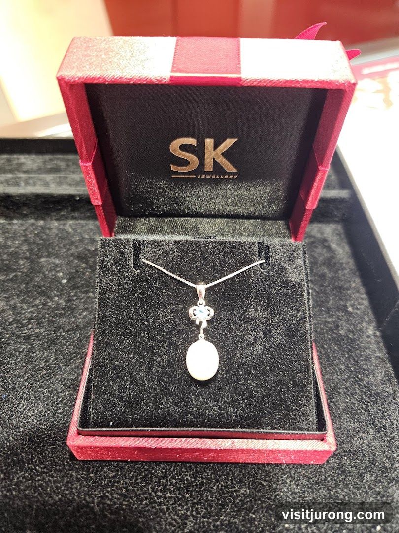 Pendant in a jewelry box