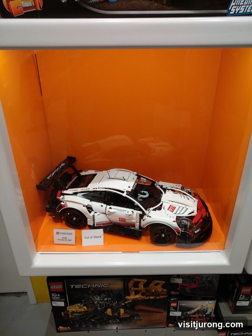 LEGO Technic Porsche 911 RSR Display