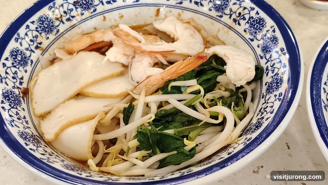 Noodle Soup with Shrimp and Fish Cake