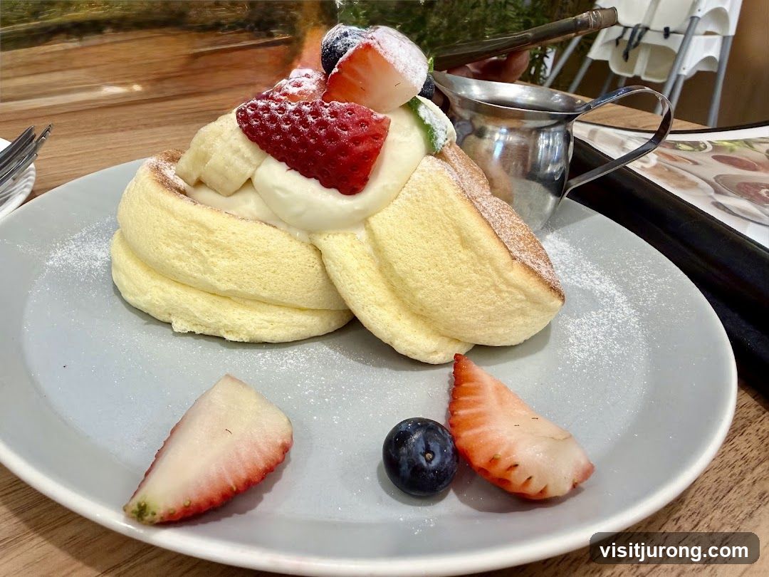 Fluffy Pancakes with Berries