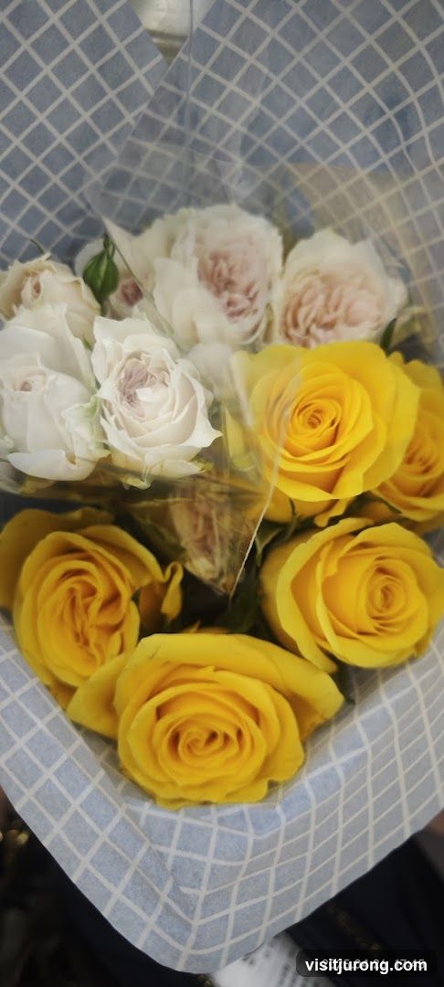 Yellow and White Roses Bouquet