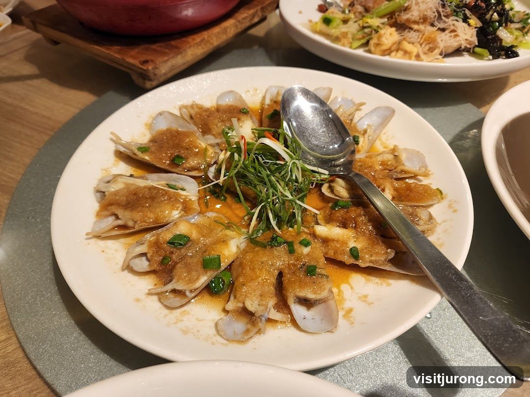 Steamed Clams with Garlic Sauce