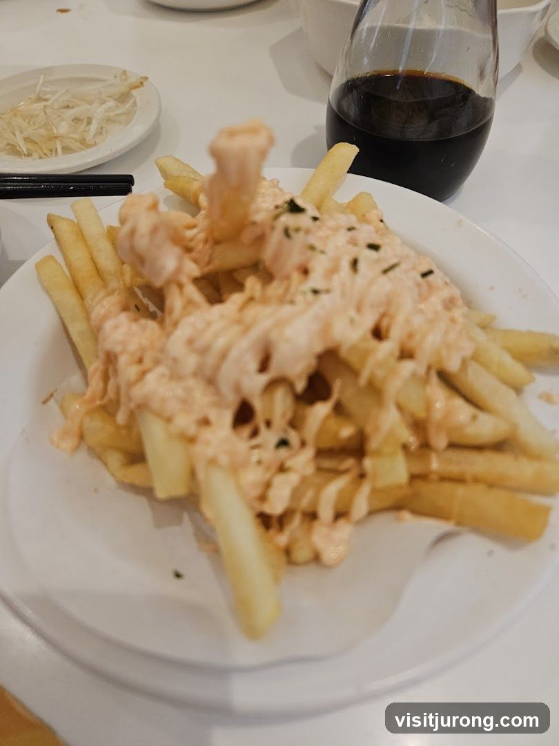 Fries with sauce