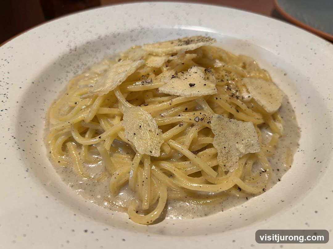 Spaghetti with Cheese and Pepper