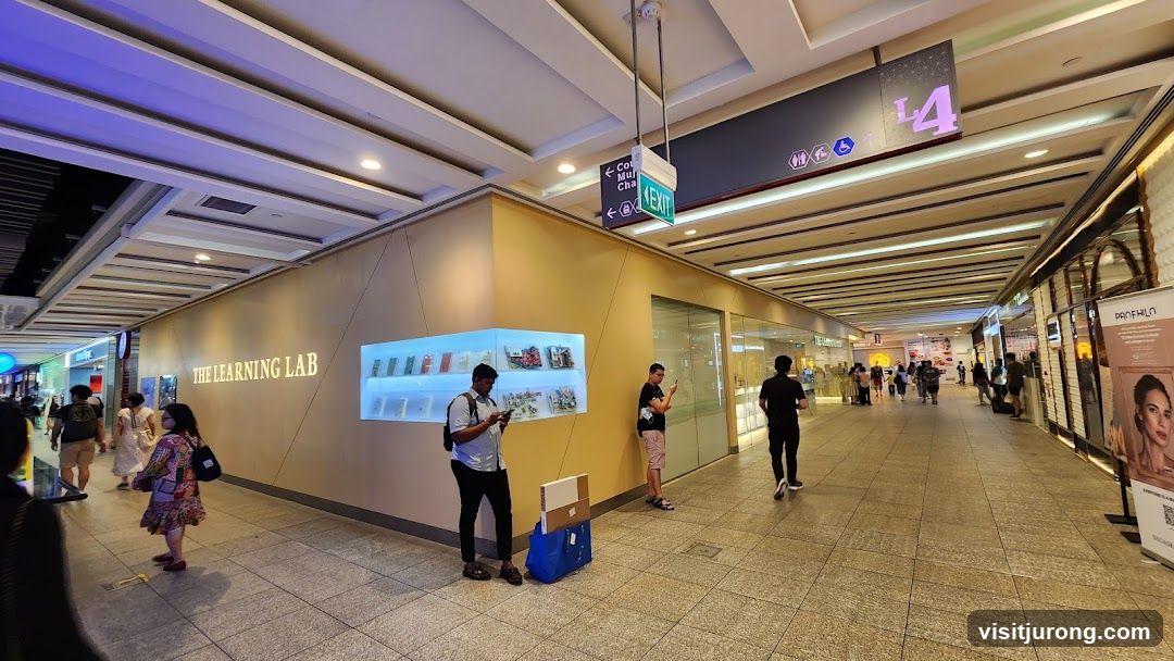 Interior of a shopping mall with "The Learning Lab" store