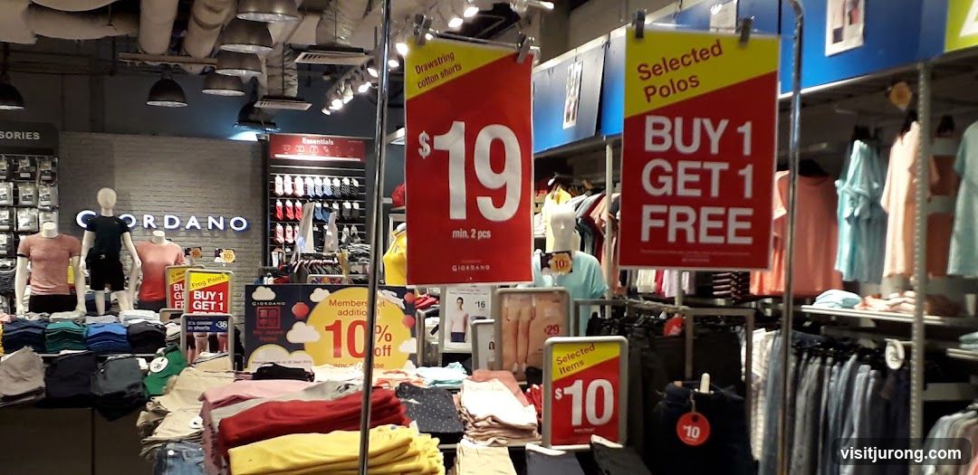 Giordano Store Display