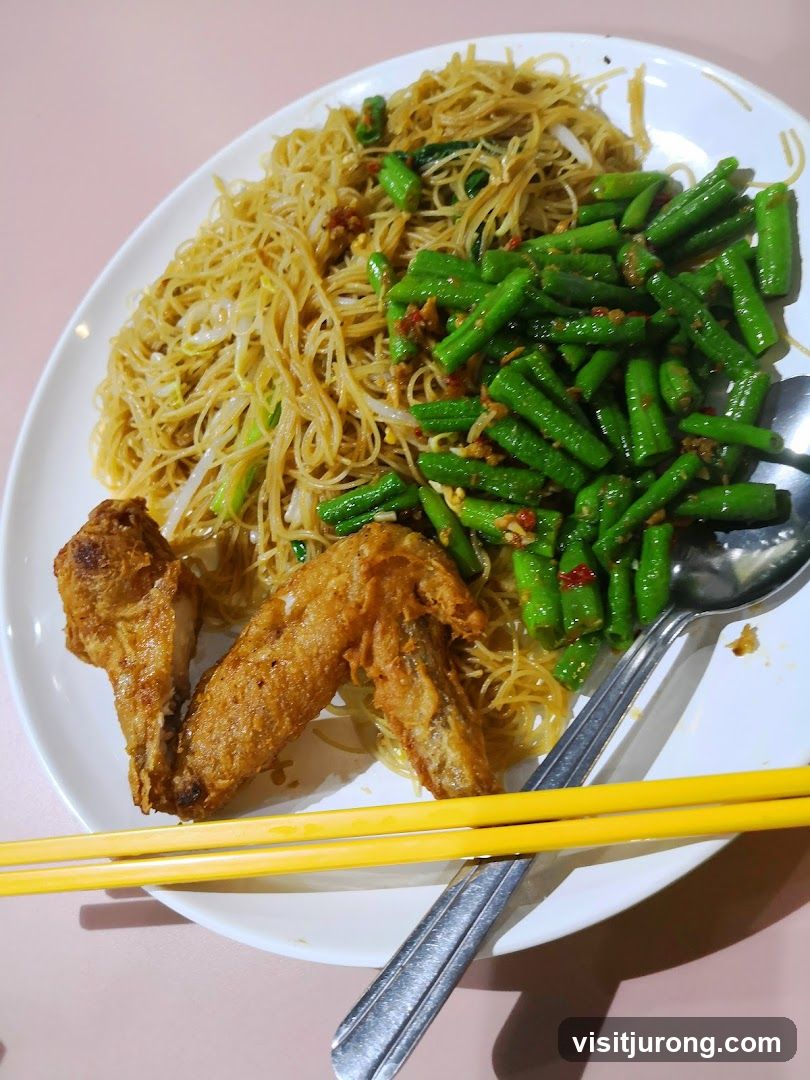 Fried Chicken Wings with Noodles and Green Beans